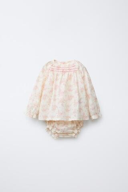 ZARA БЛУЗА И ТРУСЫ С ЦВЕТОЧНЫМ ПРИНТОМ, РОЗОВЫЙ