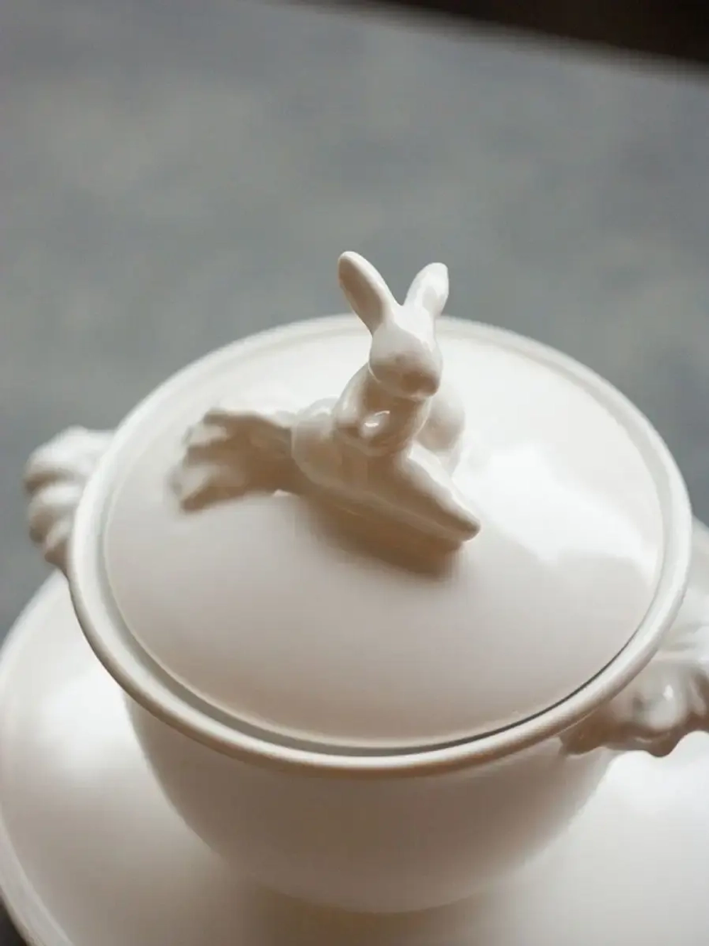 Бульонница с блюдцем и кроликом на крышке 425 мл