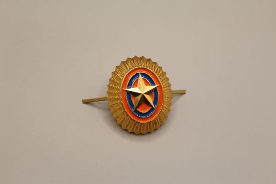 Кокарда мет. МЧС РОССИИ нов\обр со звездой малая, зол.