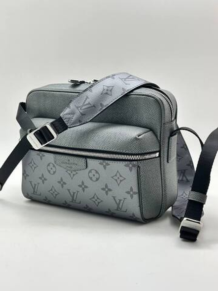 Сумка-мессенджер Louis Vuitton