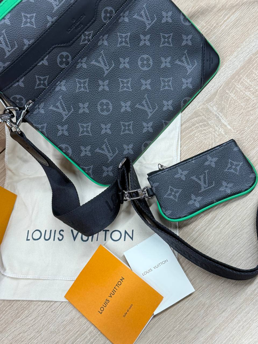 Сумка-мессенджер Louis Vuitton