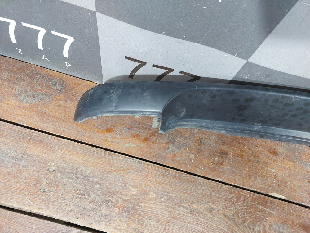 Накладка заднего бампера Mitsubishi Colt 6 02-12 Б/У Оригинал MN105270