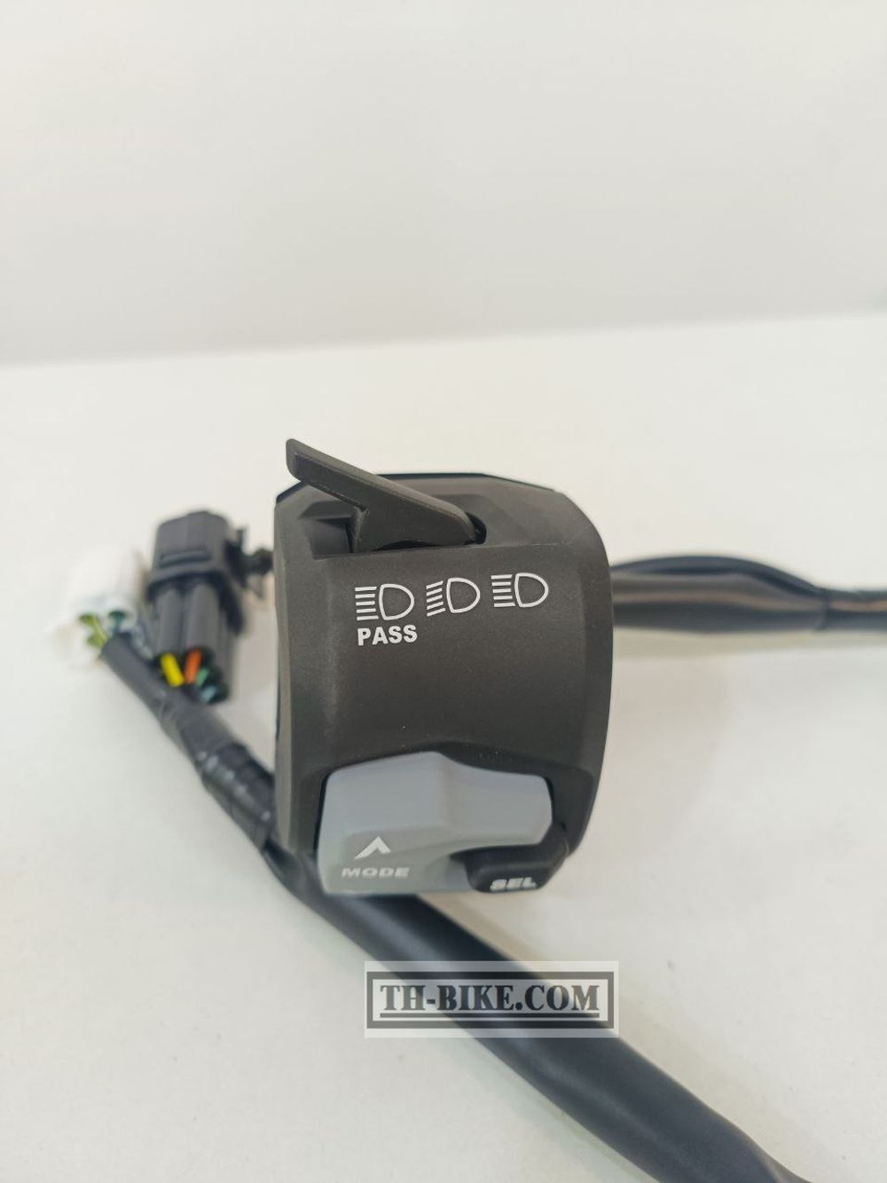 37400-28K00-000. SWITCH ASSY, HANDLE LH