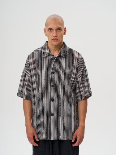 Вязаная серая рубашка с коротким рукавом