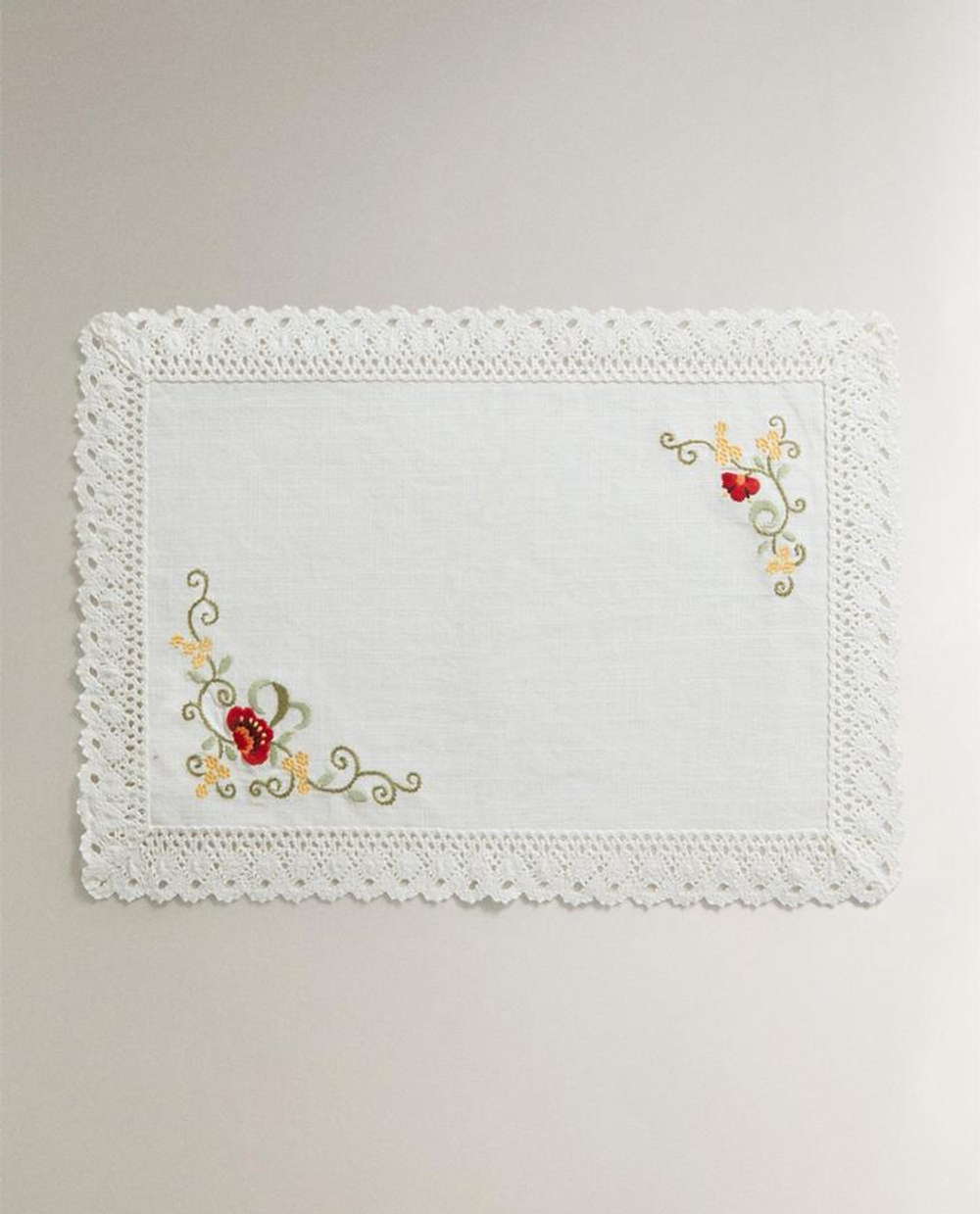 ZARA HOME ПОДСТАВКА ПОД ПРИБОРЫ ИЗ ХЛОПКА С ЦВЕТОЧНЫМ УЗОРОМ, БЕЛЫЙ