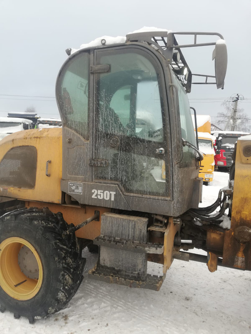 Bull SL220 Фронтальный погрузчик SL220 (Дизельный, 3,3 л, 95 л.с., АТ)