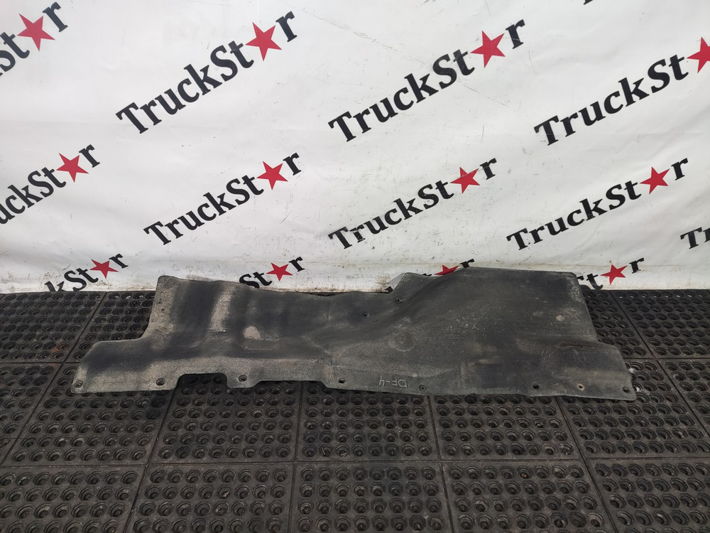 Шумоизоляция двигателя правая