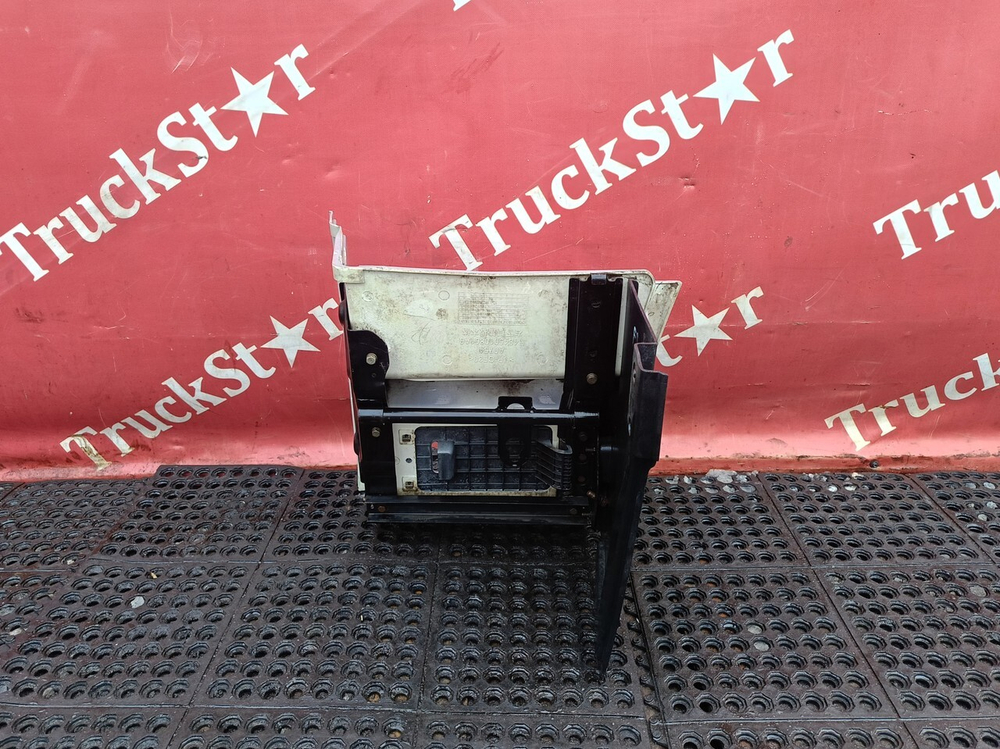 Корпус подножек правый 2023г.