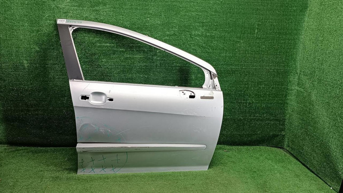 Дверь передняя правая Peugeot 308 1 (2007-2015)