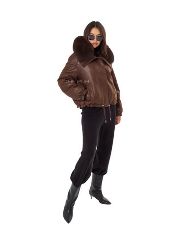 Шоколадная куртка-пуховик из эко-кожи с накладным мехом