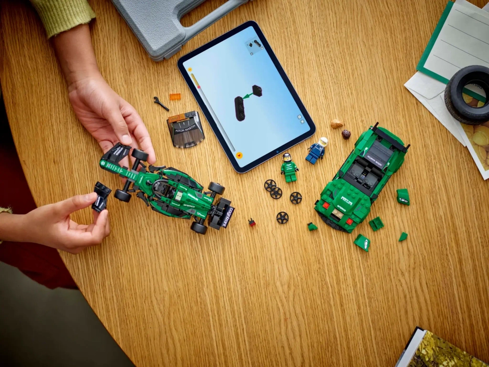 Конструктор LEGO Speed Champions 76925 Автомобиль безопасности Aston Martin и AMR23