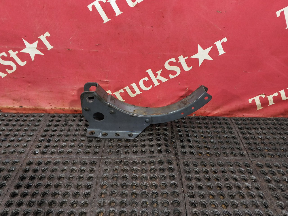 Кронштейн крепления топливного бака