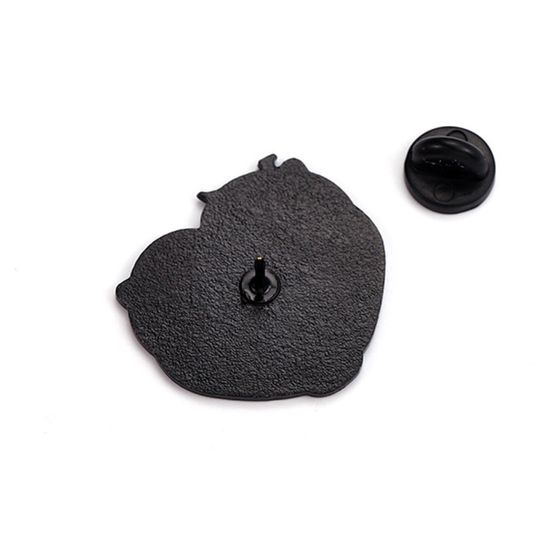 Значок металлический на одежду/Пин. Zombie Love