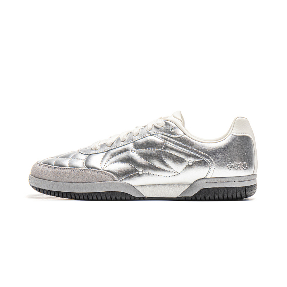 Li Ning Cushioning Slip Resistant Abrasion Resistant Low top Table Tennis Shoes Unisex Silver
