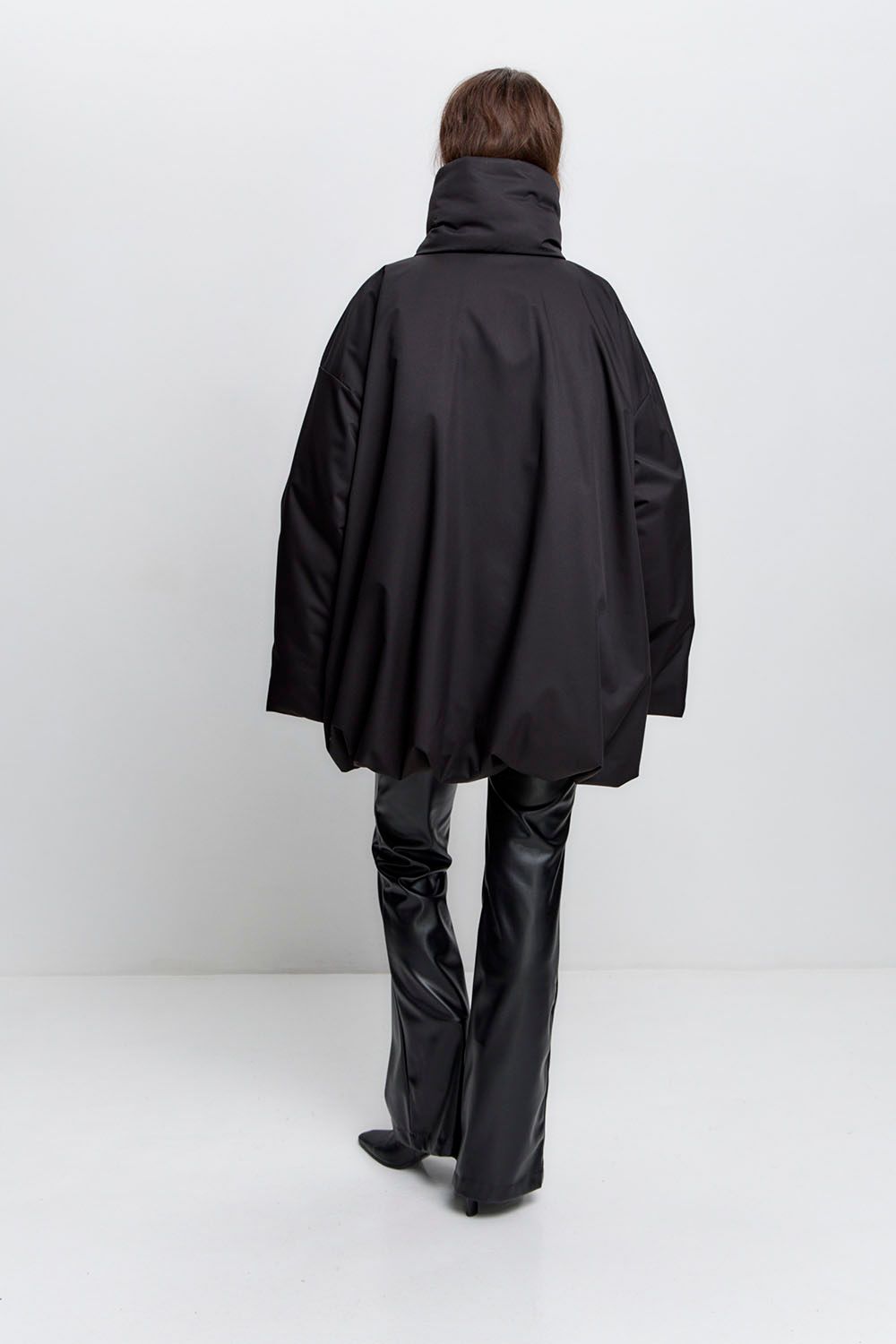 Куртка-баллон зимняя Айсель черного цвета