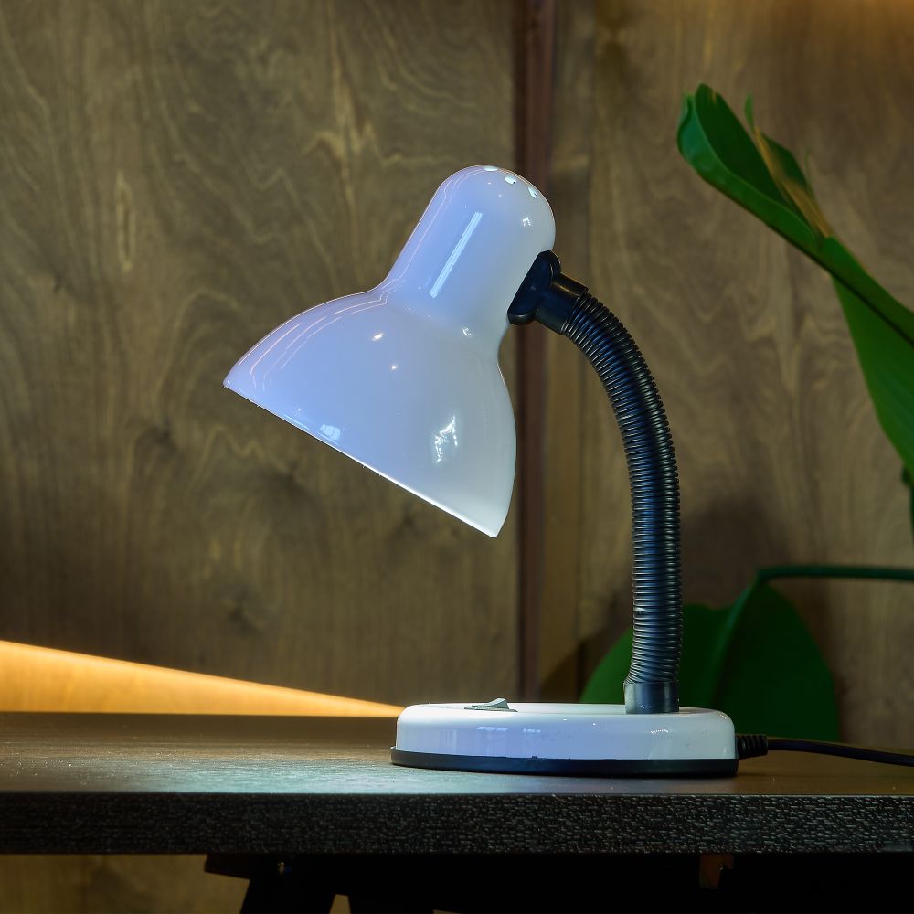 TLI-225 WHITE E27 Светильник настольный. Цоколь Е27. Механический выключатель. Белый. ТМ Uniel.