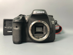 Canon EOS 7D, 85000 кадров пробега.