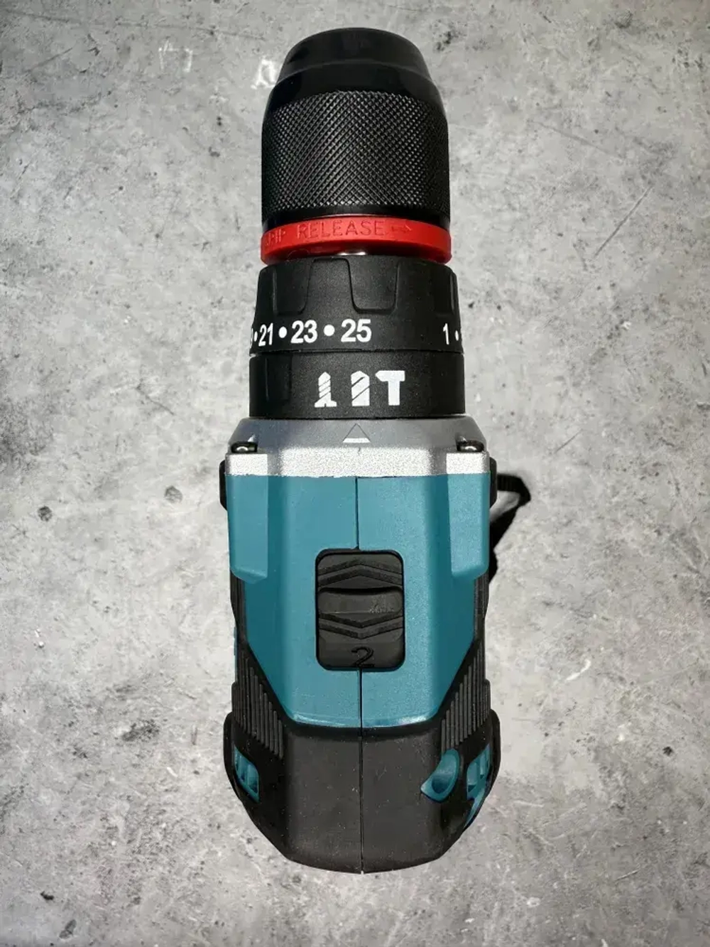 Дрель-шуруповерт Makita 24v бесщеточный, 40-80 Нм, с набором и 2 АКБ