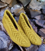 Описание по вязанию тапочек спицами "Burgeoning"