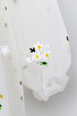 ZARA ПЛАТЬЕ С ВЫШИВКОЙ, ЖЕЛТОВАТО-БЕЛЫЙ