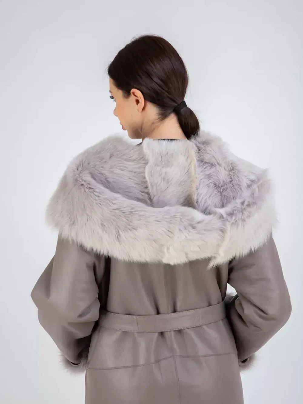 Дубленка зимняя натуральная с капюшоном