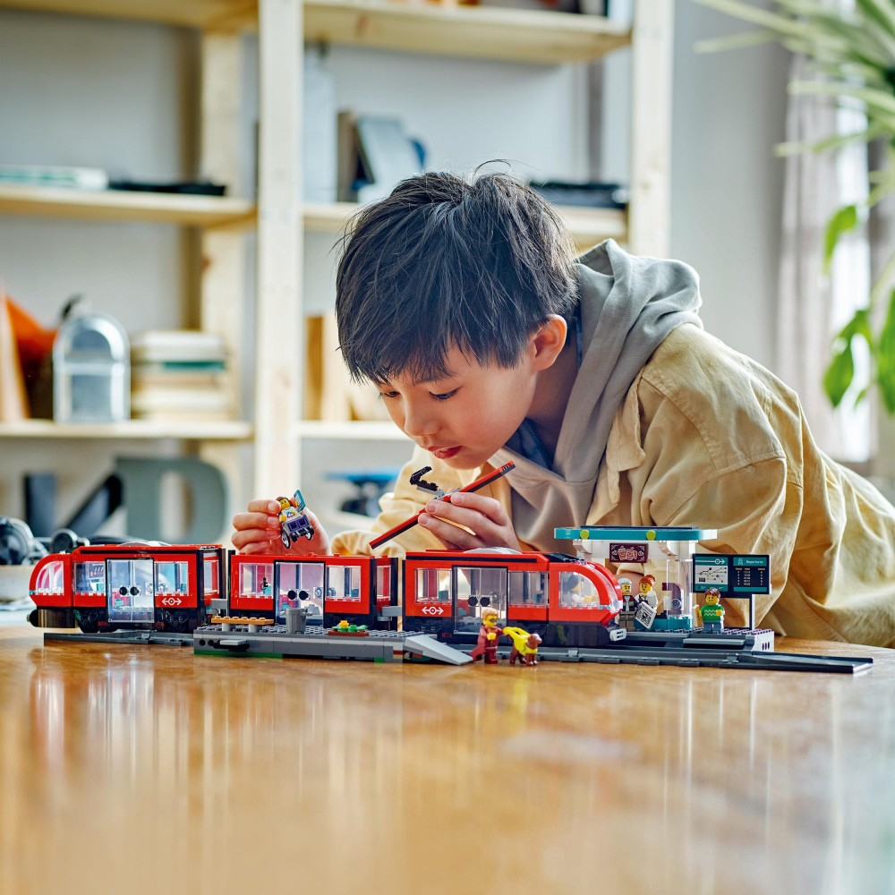 LEGO City - Городской трамвай с остановкой 60423