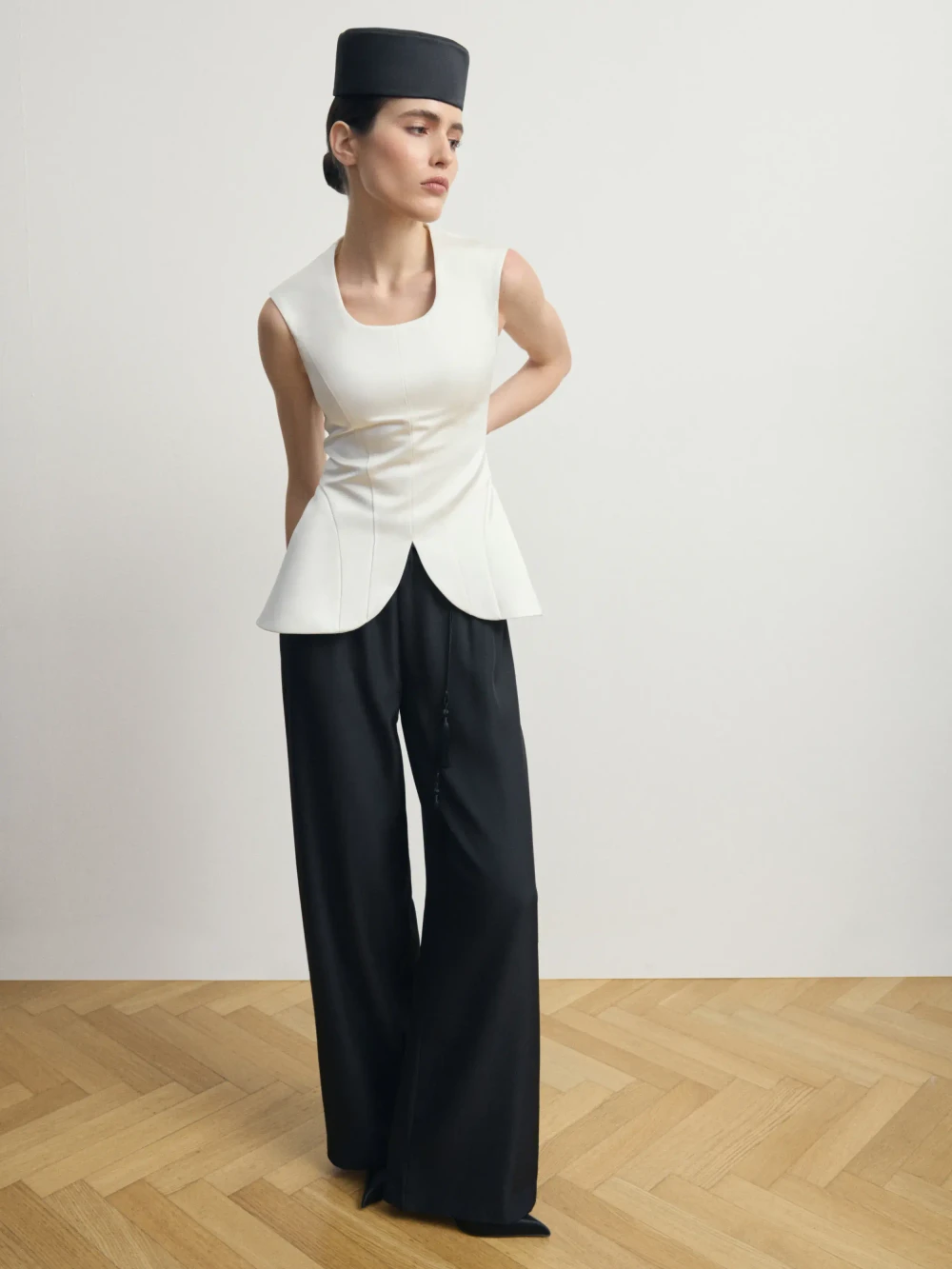 Вечерняя шляпка таблетка 