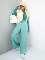 Женский костюм с брюками палаццо