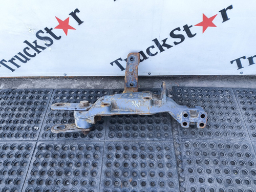 Кронштейн передней рессоры левый