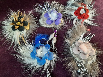 Броши в ассортименте, кожа,  бисер, мех