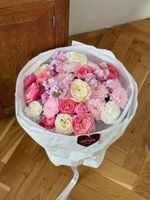 предзаказ - сборный букет из хризантемы, маттиолы, кустовых пионовидных роз и диантусов - размер M