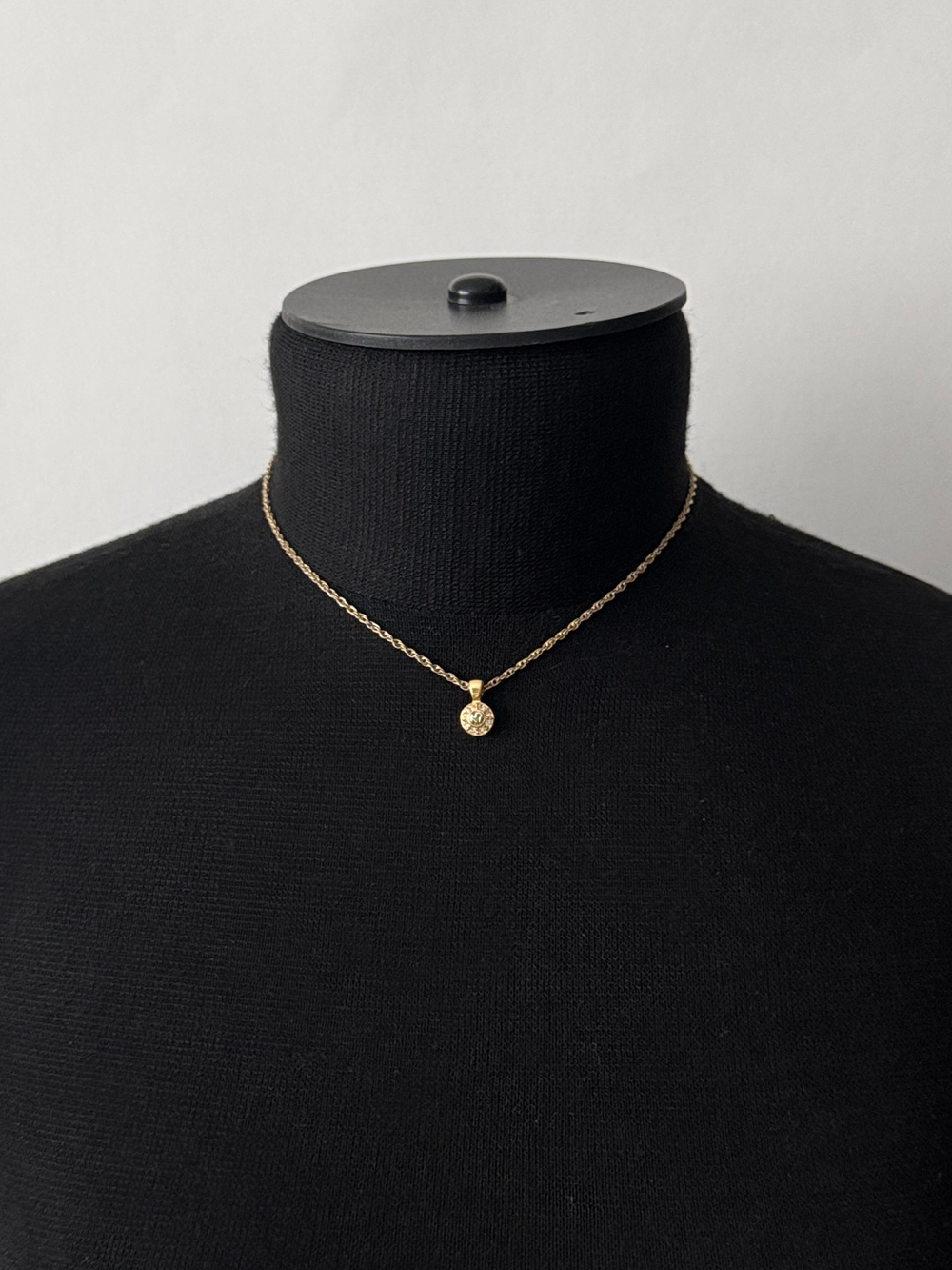 Миниатюрный кулон Nina Ricci