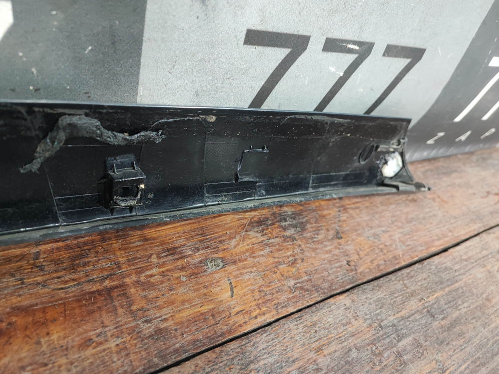 Накладка лобового стекла правая Ford Explorer 5 10-19 Б/У Оригинал BB5Z7803144AA