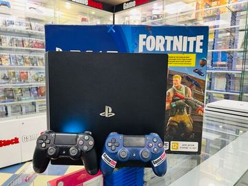 Sony Playstation 4 Pro 1TB CUH-7108B, коробка S/N: 02004525011302001525  (Б/У, PS4 Pro)