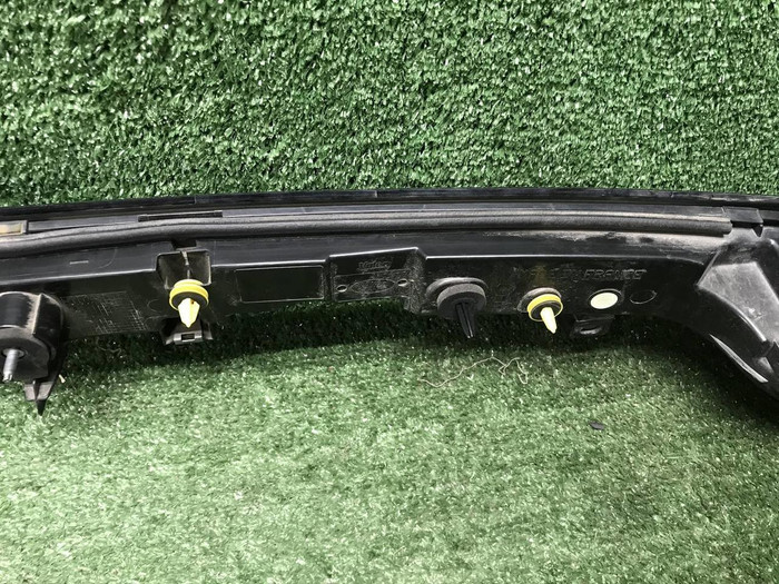 Фонарь крышки багажника Range Rover Velar (17-23)