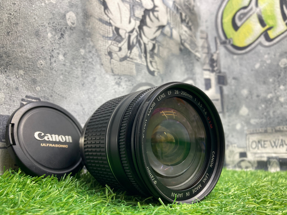 Canon EF 28-200mm 3.5-5.6 USM