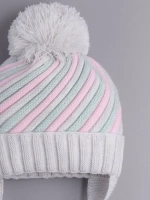 Шапка для девочки на завязках на осень