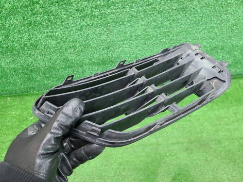 Решетка переднего бампера правая BMW X1 F48 15-19