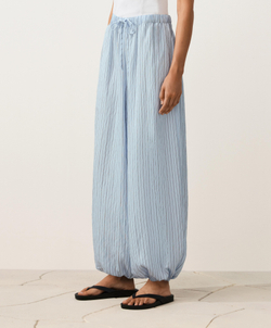 OYSHO Длинные брюки-блумер полосатые, пыльно-голубой