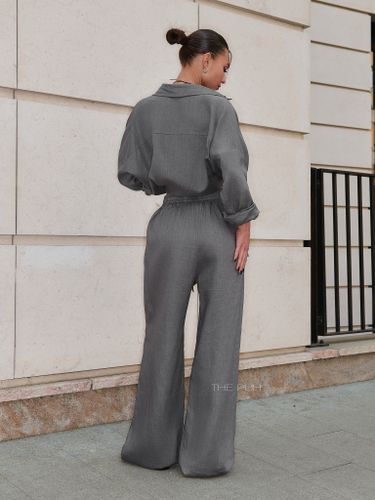 Льняной брючный костюм темно-серого цвета