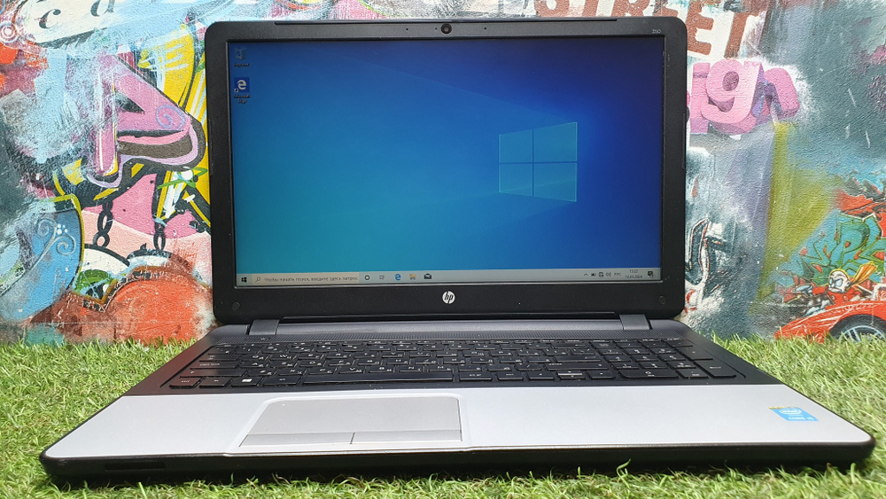 Ноутбук HP i5-5/8Gb/R5 M200 2Gb