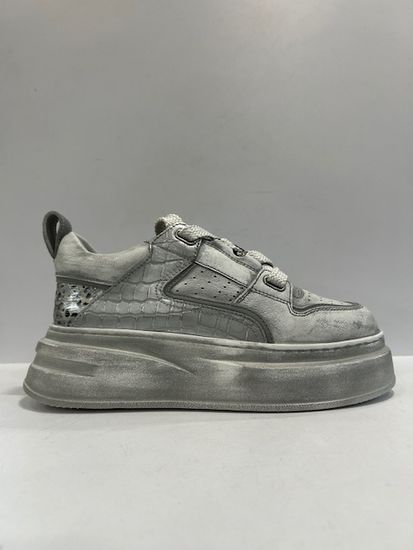 Кроссовки женские