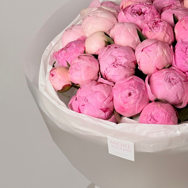 Букет из 31 розового пиона