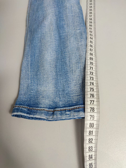 Джинсы "рваные" с бабочками 44 размер