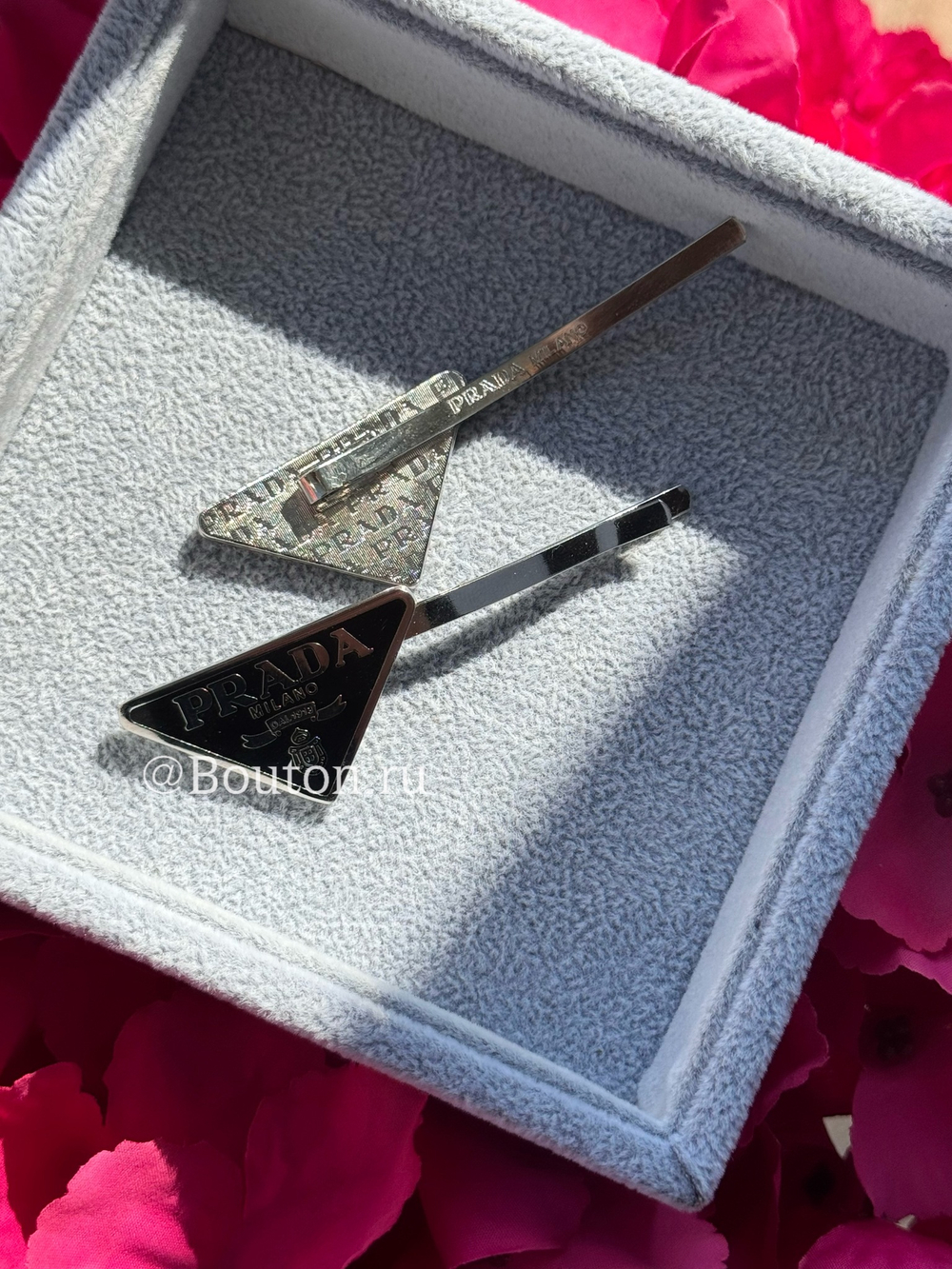 Заколки Прад. логотип черный серебро