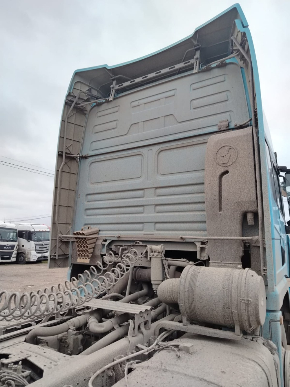 Shacman (Shaanxi) SX* 6x4 Седельный тягач SX42584W324C (Дизельный, 10,8 л, 441 л.с., МТ)