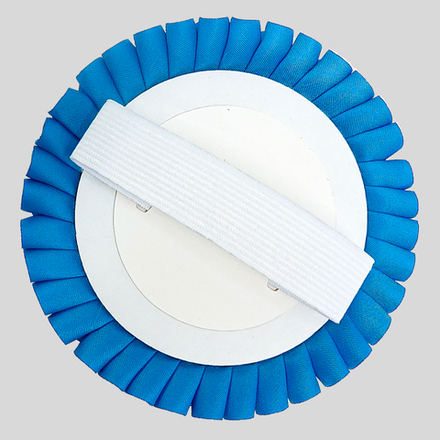 Номер участника, крепление в ассортименте. Диаметр 115 мм. с плиссе. Цвет номера и плиссировки ЯРКО-СИНИЙ.