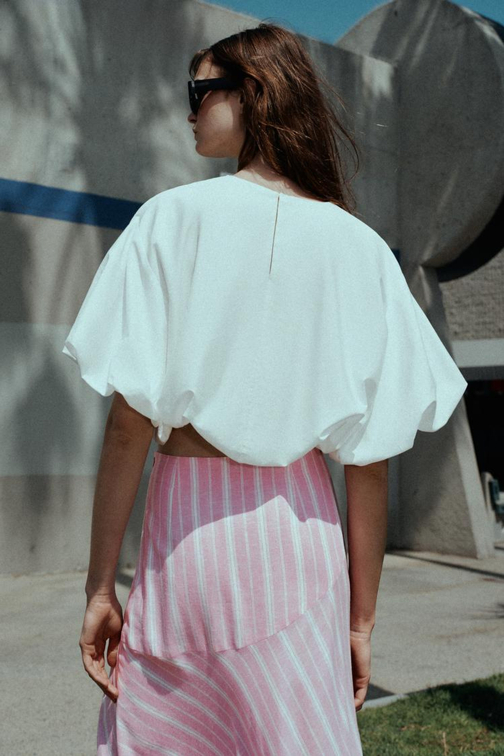 ZARA ТОП ИЗ ПОПЛИНА С ОБЪЕМНЫМИ РУКАВАМИ, БЕЛЫЙ