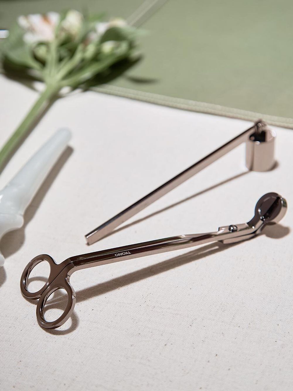 Набор аксессуаров для свечей дымчато-коричневого цвета из коллекции Essential