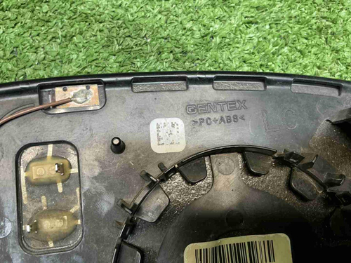 Зеркальный элемент левый Maserati Levante (16-24)